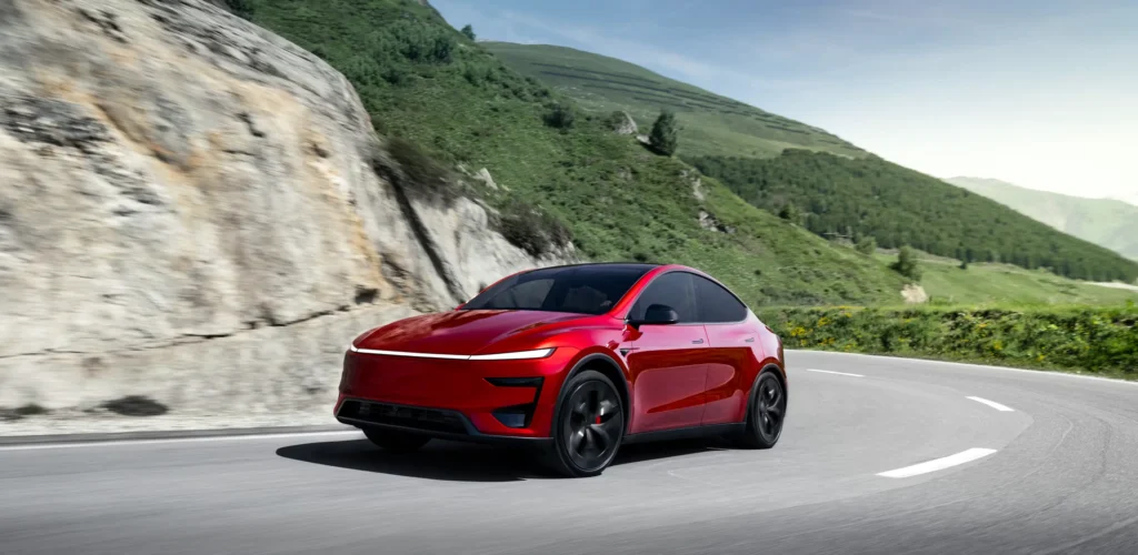Tesla Model Y Review – India Launch, Features aur Price Details 2 Tesla Model Y electric SUV showcased in India for the first time